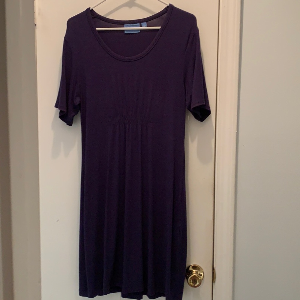 A Vera Wang navy blue short sleeve dress. Size S.